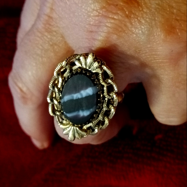 Vintage Black And White Stone Ring 25$
